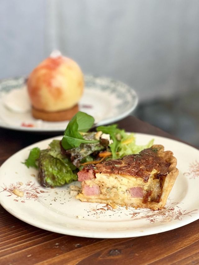 【福岡カフェ】ひっそりと佇む隠れ家カフェのスイーツやキッシュが絶品！