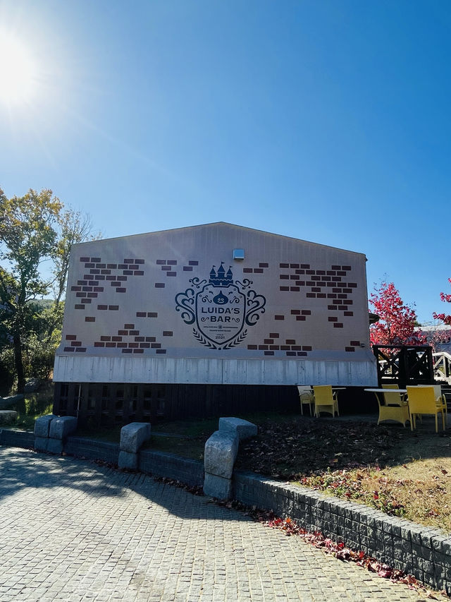 【兵庫県】物語の世界に溶け込んだドラゴンクエストアイランド「ルイーダの酒場」
