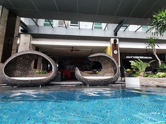 易思廷大酒店沙吞：交通方便，自助早餐豐富