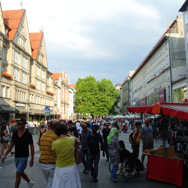 Walking Around Marienplatz