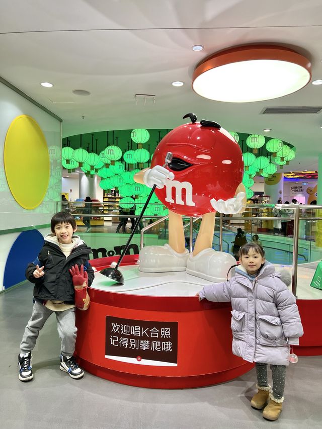 上海南京路步行街 - M&M巧克力 & LEGO旗艦店