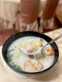 老店懷舊風味：必食乳鴿、雞粥、炒牛河
