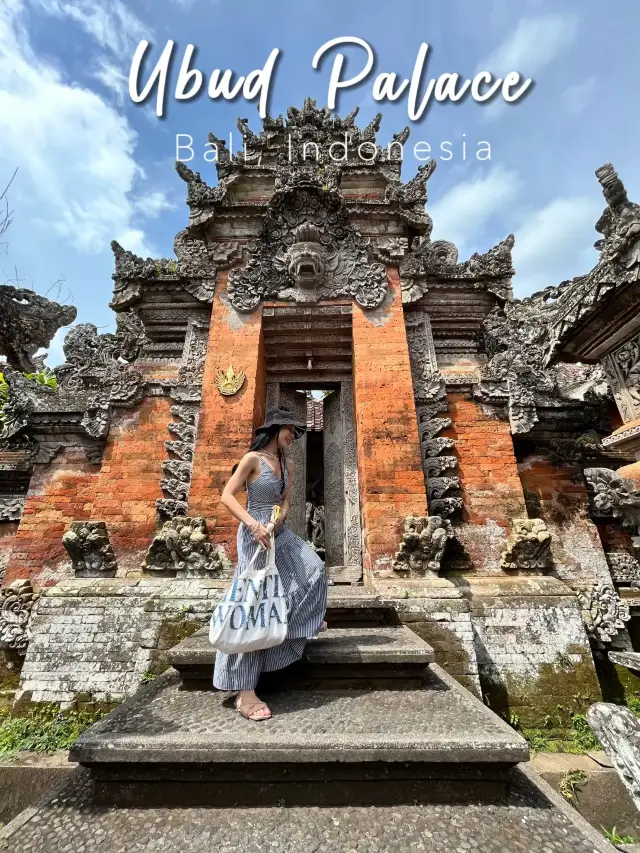 Ubud Palace for an experience of ancient time