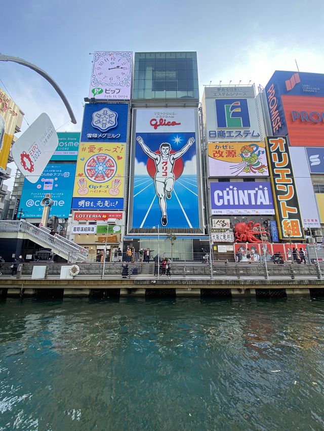 大阪！にぎやか道頓堀！みんな笑顔のグリコサイン！