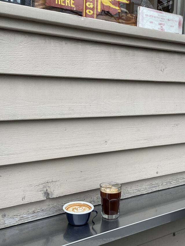 수지도 다녀간 도쿄 기찻길 감성 카페☕️