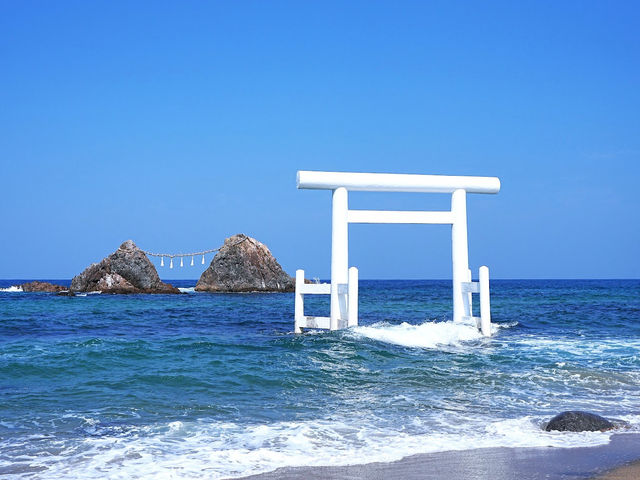 Sakurai Shrine เสาโทริอิสีขาวกลางทะเล จ.ฟุกุโอกะ