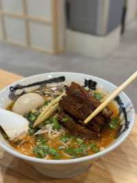 圍方都有鬼金棒拉麵食