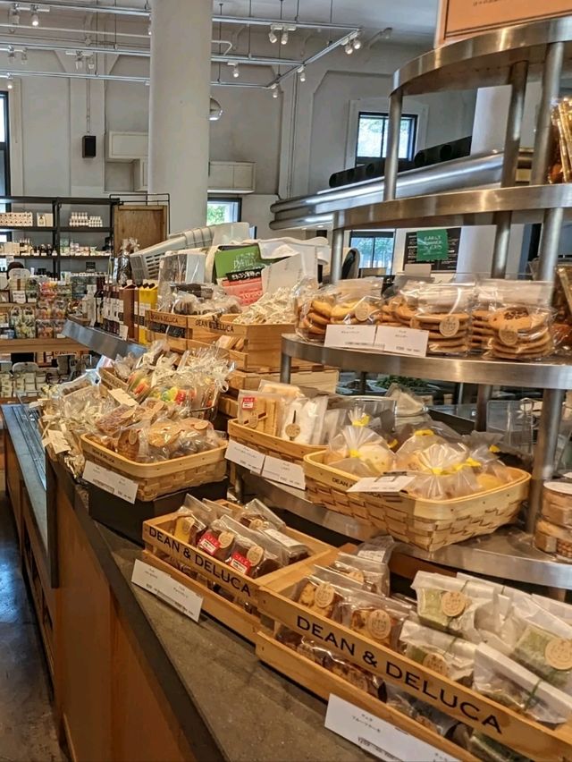 日本京都-紅磚建築內的高雅雜貨店：DEAN & DELUCA