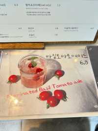 【釜山カフェ】壁一面のポストカードが素敵なホテルのカフェ🖼️
