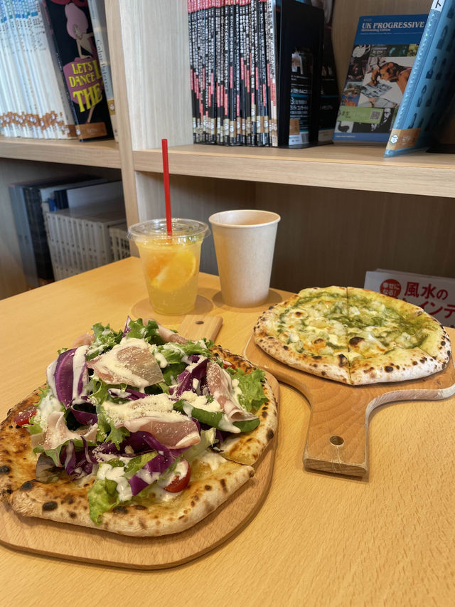 大阪　ピザが絶品のブックカフェ📚🍕