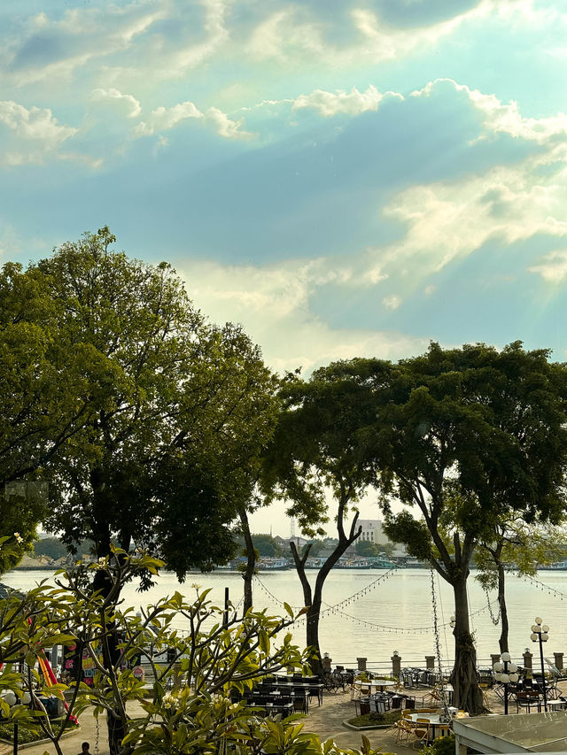 Montien Riverside Hotel