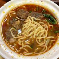 臺北老牌牛肉麵店陽明堂：傳統品質，口感豐富