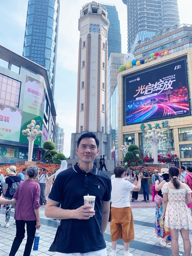 🌆《探索重慶：解放碑步行街之旅》🌆