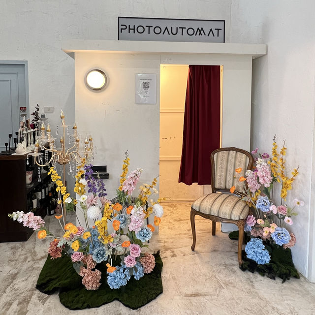THREE DOLLARS Flowers & Cafe คาเฟ่สายหวาน