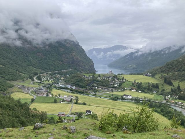 Flam 小鎮健行與瀑布