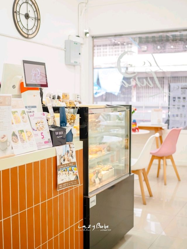 คาเฟ่เปิดใหม่ย่านท่าพระ LALUNA CAFE