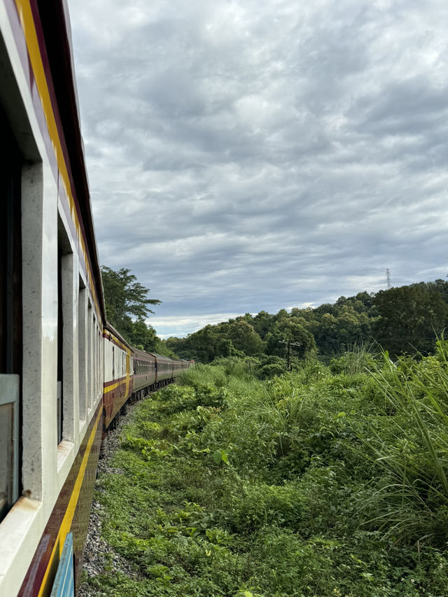 นั่งรถไฟเชียงใหม่-แพร่ | ฤดูฝน 🚃⛰️🌿🌳