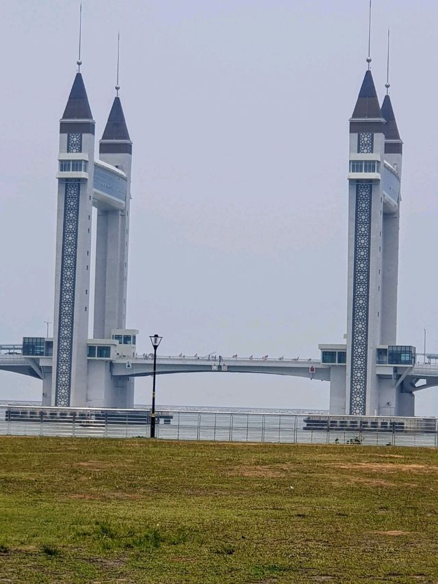 "Kuala Terengganu: A Journey Through Heritage, Culture, and Coastal Splendor"