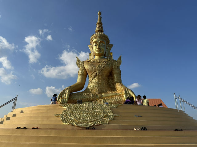 ชมความงดงาม พระพุทธปฐม องค์ใหญ่ที่สุดในประเทศไทย