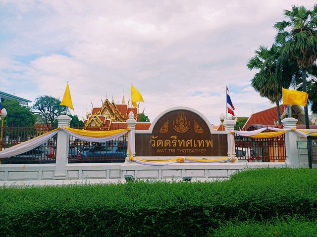 曼谷考山路附近小眾皇家寺廟景點Wat Tri Thotsathep Worawihan，適合散步拍照