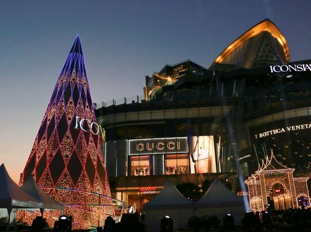 Icon siam ยามค่ำคืน