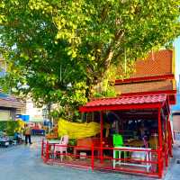 สักการะศาลเจ้าพ่อหลักเมืองชลบุรี
