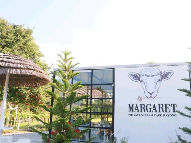 เที่ยวชมทุ่งคอสมอสที่ Margaret Private Villa 