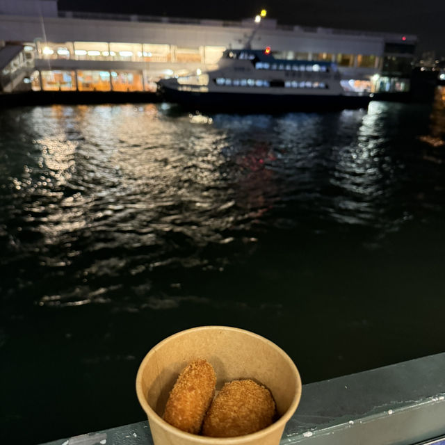 看着碼頭的韓式餐廳