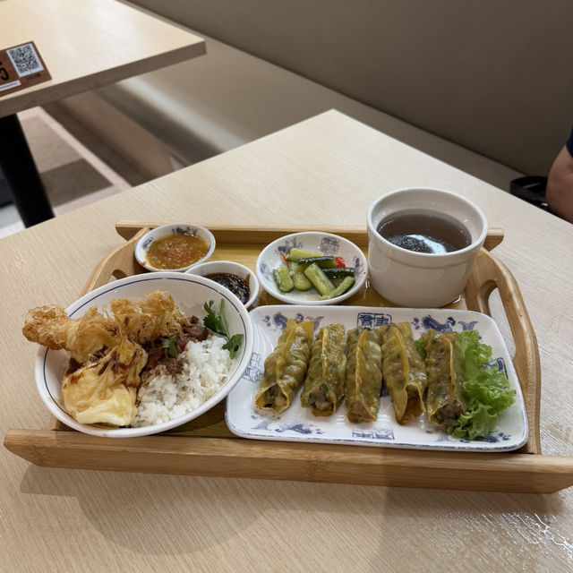 Holiday Vibes with Taiwanese Delights! 🍜