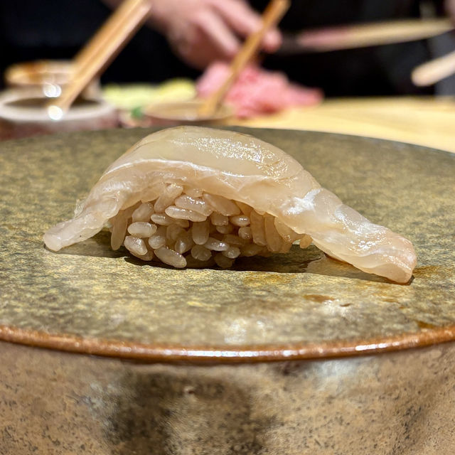 【大阪・中津】良心的な価格で熟成江戸前鮨が味わえる「鮨 あまと」