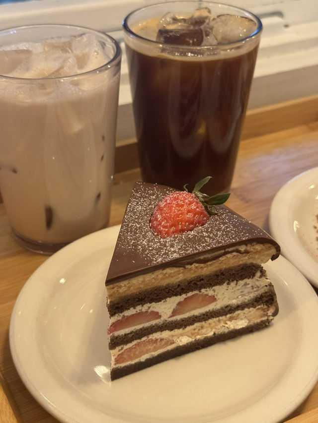 ☕️아직 크리스마스 분위기가 가득했던 곳