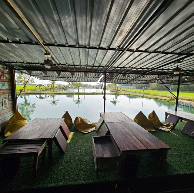 กัดรังแลนด์ Fishing café & Restaurant เ