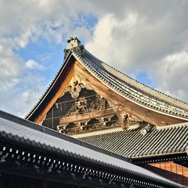 京都旅行，靜謐莊嚴的西本願寺。