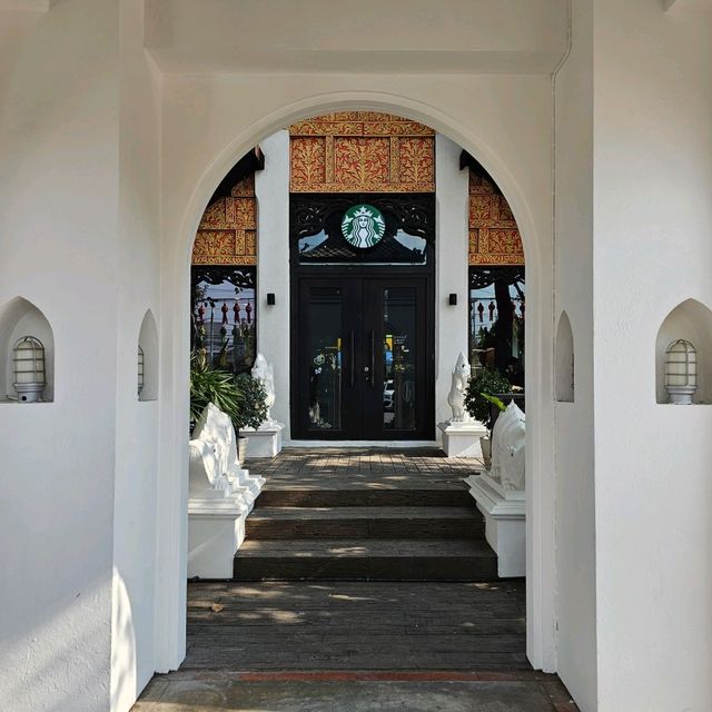 จิบกาแฟสตาบัคที่สวยที่สุดในเชียงใหม่