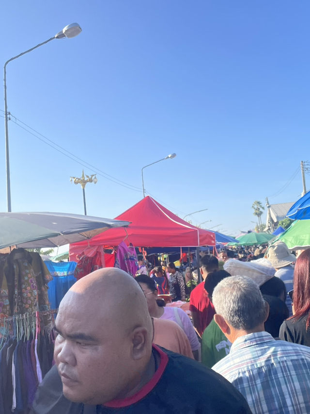 ตลาดนัดไทยลาวธาตุพนม