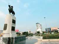 泰國曼谷歷史紀念碑公園推薦：Wongwian Yai วงเวียนใหญ่塔克辛紀念碑公園。適合拍照打卡遊玩、了解歷史