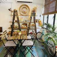 Indulging in Sweet Treats & Live Tunes at Fishee Coffee