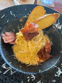 ร้านฮาลาลลับ ลพบุรี ดีนะที่ขับรถไม่ไว แอบอยู่หลังรั้วต้นไม้