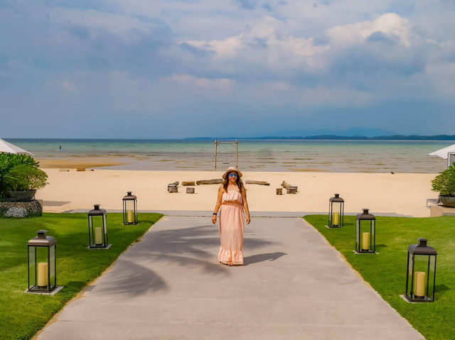 โรงแรมทรอปิคอลโมเดิร์นบนหาดในยาง 