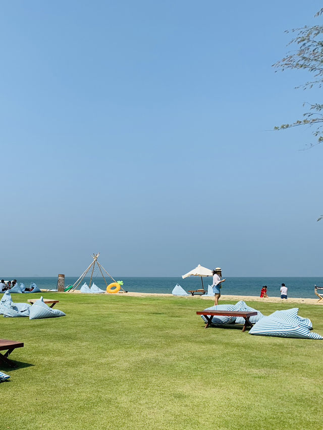 คาเฟ่ริมทะเลสุดชิล ที่ Eureka Beach Cafe หัวหิน