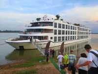 "Scenic Spirit: A Luxurious Journey Along the Mekong River"