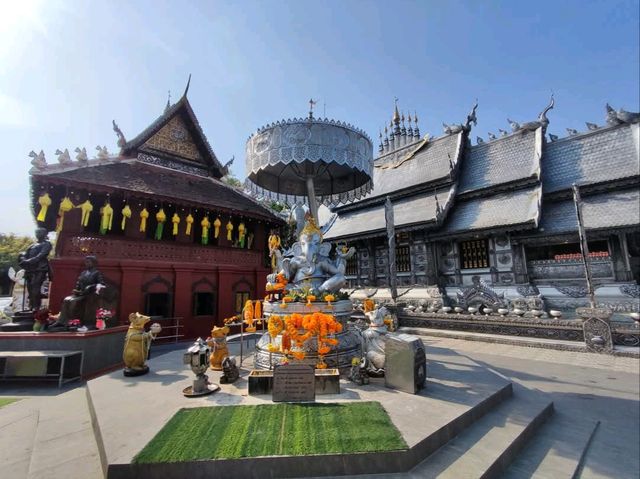 สุดตระการตา อุโบสถเงิน หลังแรกของโลก