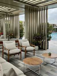 Relaxing at Okura Manila’s Pool Bar🍹