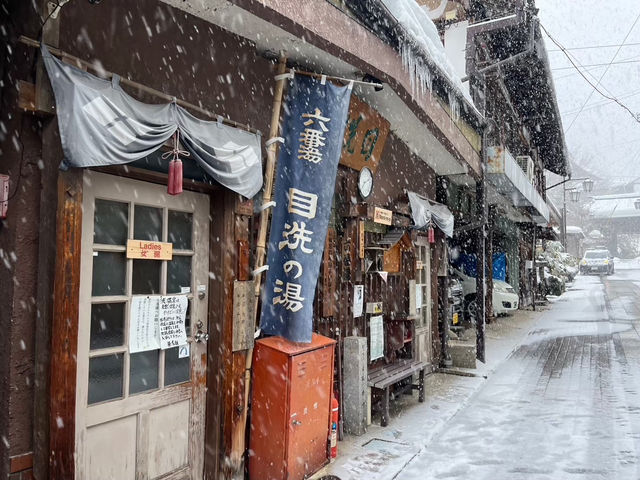 【ノスタルジックな温泉街で癒し旅♨️渋温泉「御宿 炭の湯」でゆったりとした時間を】