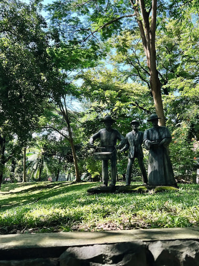 A Serene Tribute: Rizal Park
