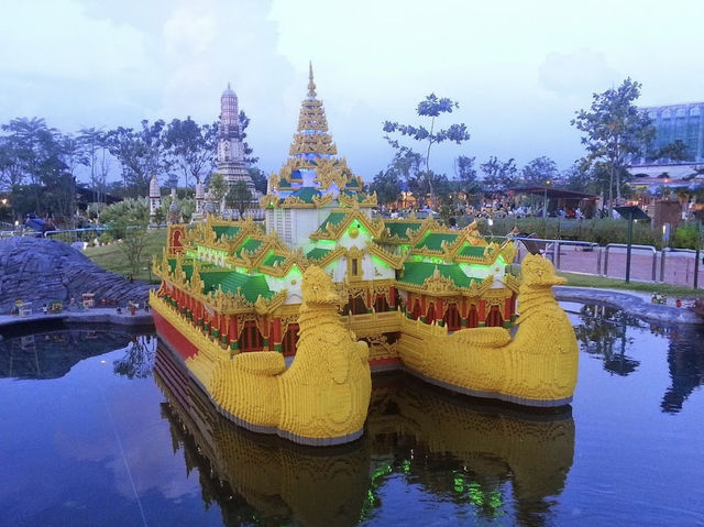 LEGOLAND Malaysia: Where Bricks, Screams & Rainbow Ice Cream Collide!" 🏰🍦