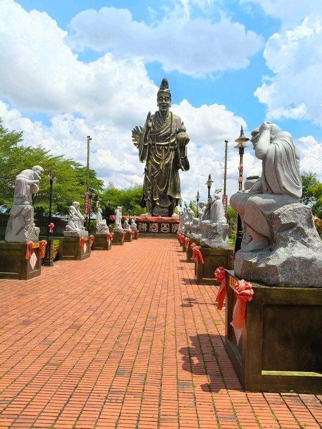 Malaysia’s Hidden Gem: The 68-Foot Wonder of Tian Bao Gong