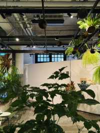 Urban Jungle Meets Pineapple Charm