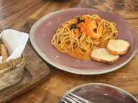 クリーミーなトムヤムパスタとパンケーキが絶品！「Iwane Goes Nature」