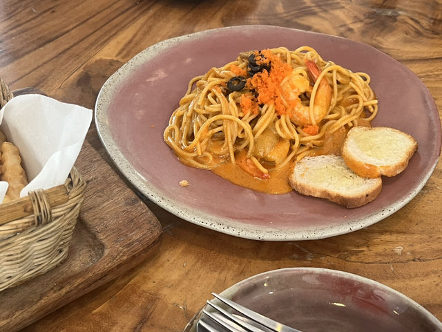 クリーミーなトムヤムパスタとパンケーキが絶品！「Iwane Goes Nature」